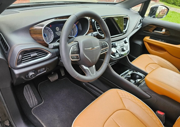 Chrysler Pacifica cena 311067 przebieg: 18126, rok produkcji 2022 z Sulejówek małe 466